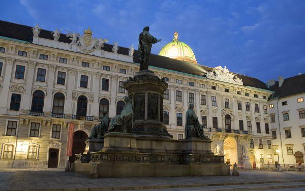 Hofburg innenhof.jpg